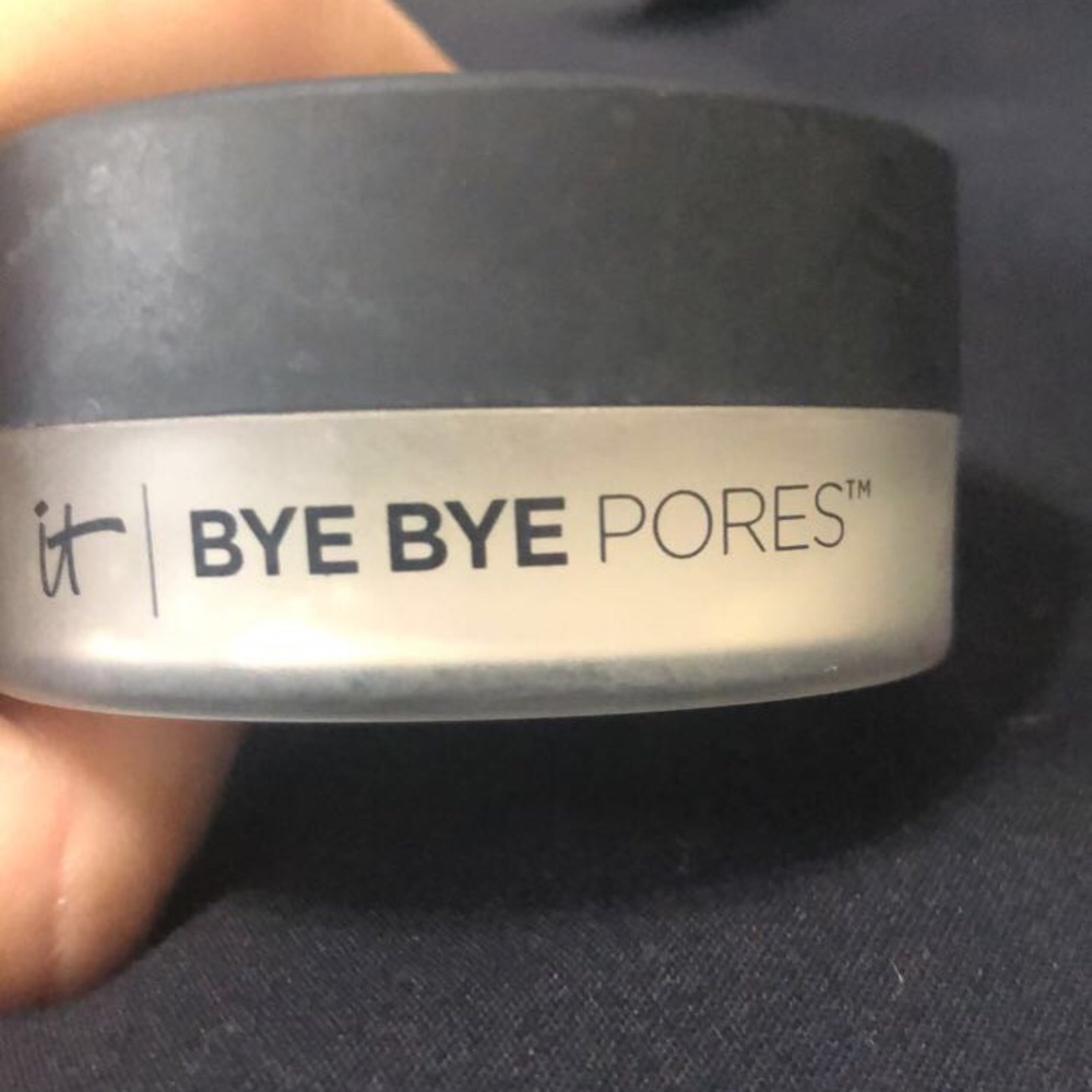 IT cosmetics bye bye pores loose powder